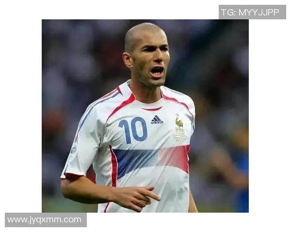 三条杠足球球星有哪些名字及其在足球史上的重要地位与贡献