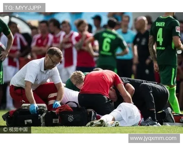 足球球星场上突发休克瞬间救治过程与运动员健康保障探讨