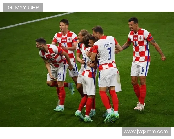 克罗地亚足球明星闪耀绿茵场引领球队走向世界舞台