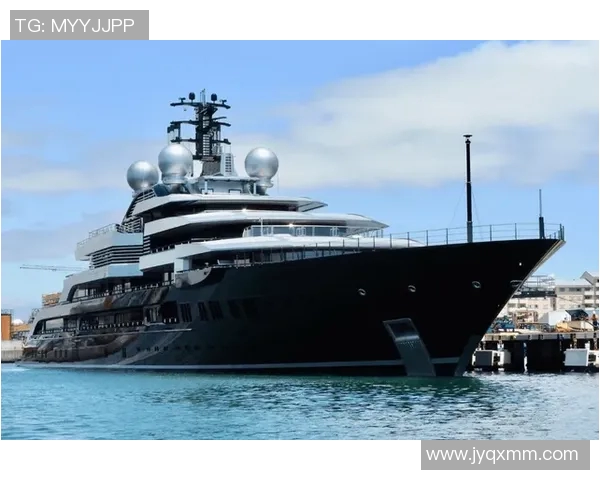 足球球星乘坐豪华游轮畅游海上 展现魅力与风采的精彩瞬间 足球球星乘坐豪华游轮畅游海上 展现魅力与风采的精彩瞬间